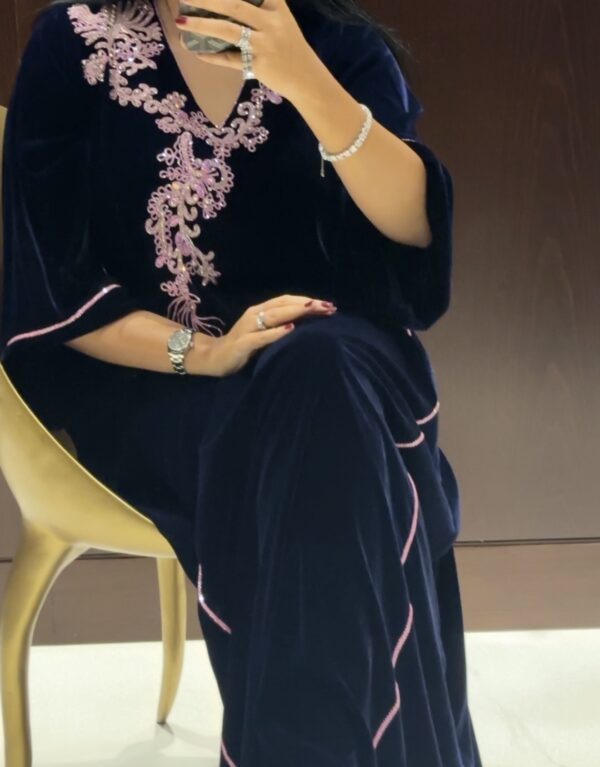 Dark blue velvet khaliji dress