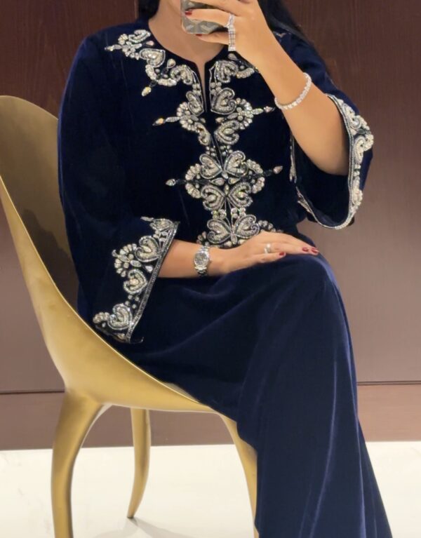 Dark blue velvet khaliji dress